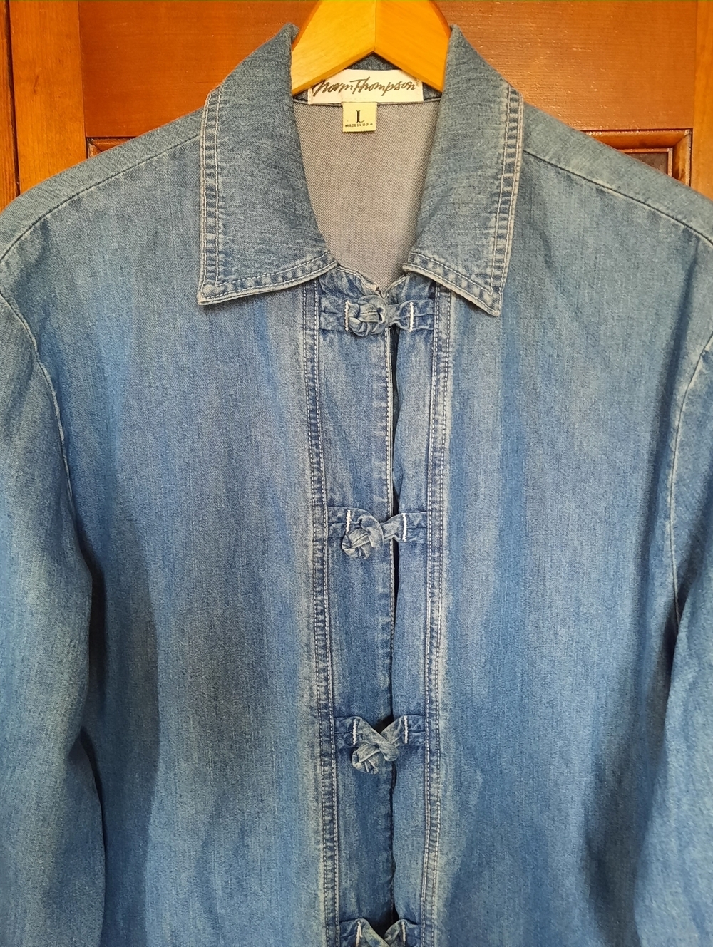 Norm Thompson Cotton Blend Medium Wash Denim Tang Jean Jacket Size Large - Picture 2 of 13